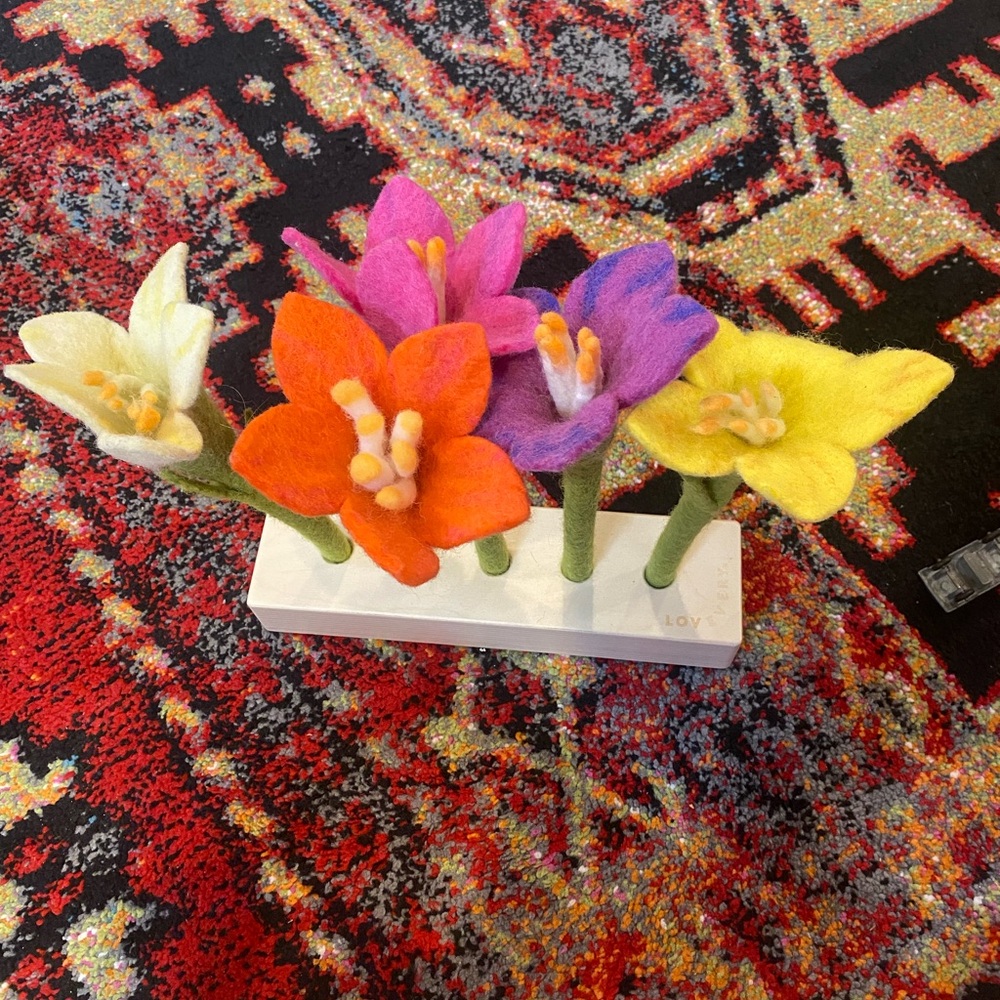 Lovevery Felt Flowers in a Row Montessori Toy